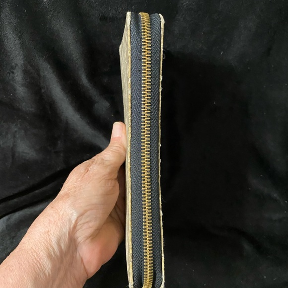 Louis Vuitton Monogram Zip-Around Wallet - Picture 7 of 13